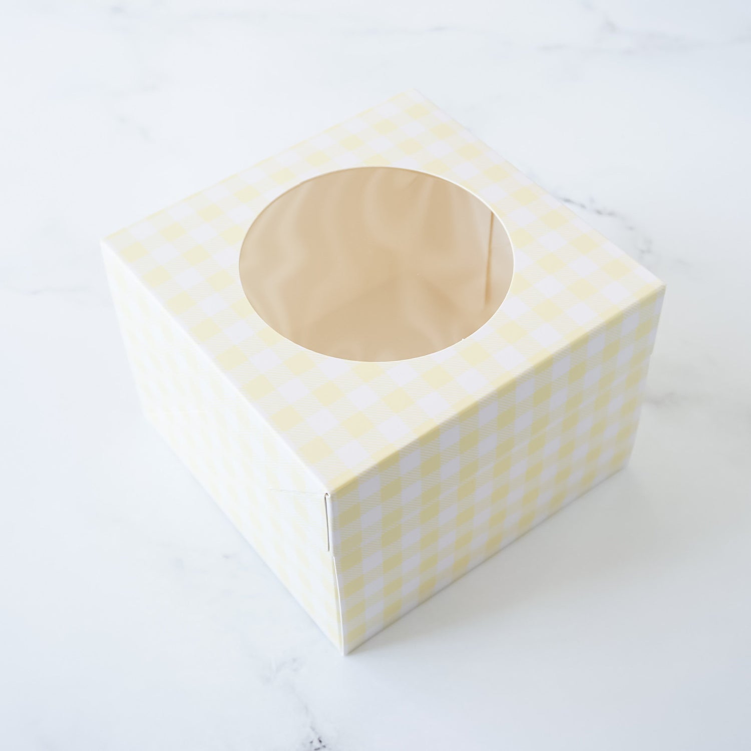 bakery box with window in yellow/white