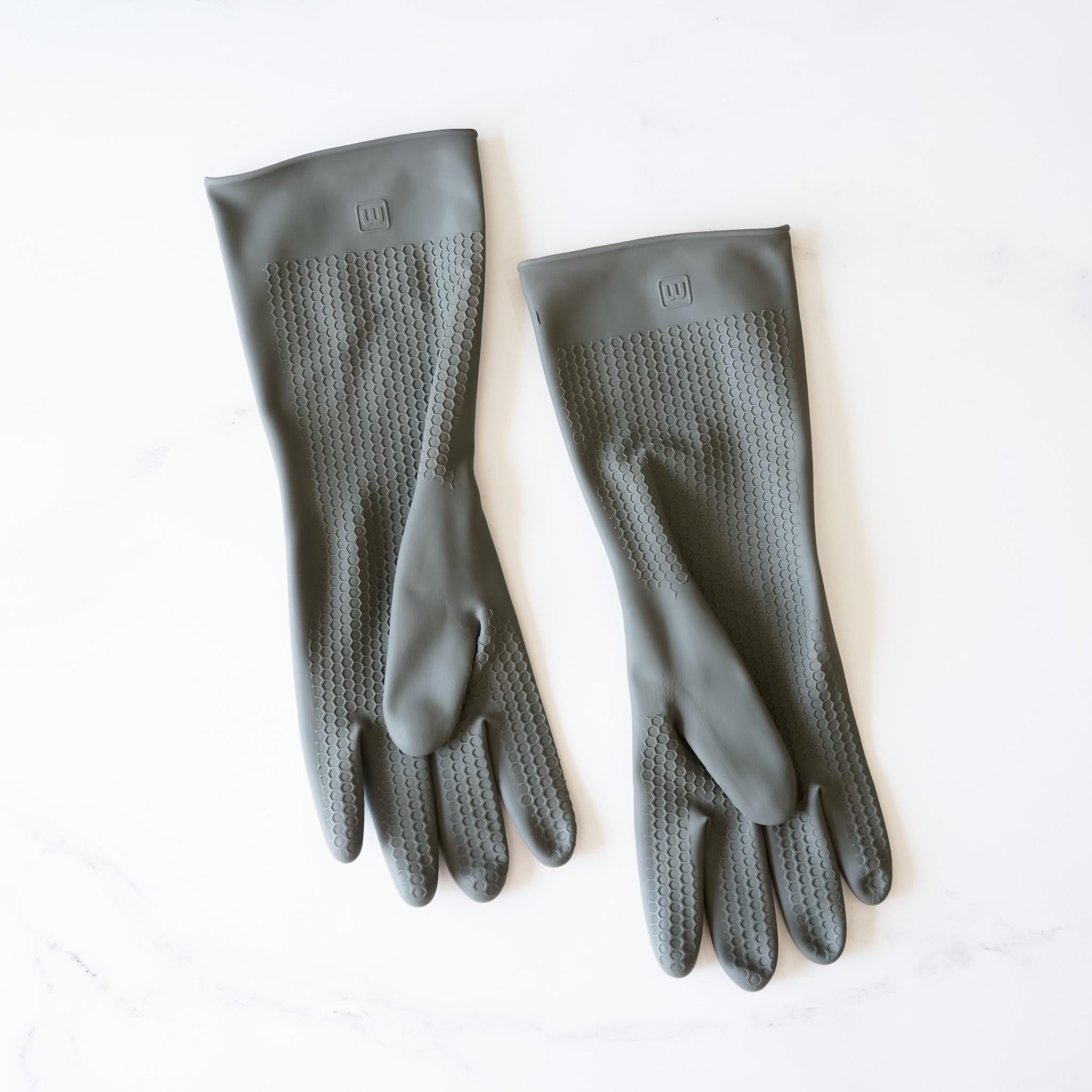 dishwashing gloves in gray